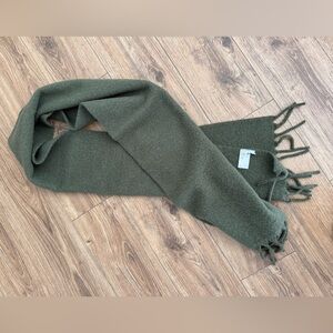 Uniqlo olive green scarf